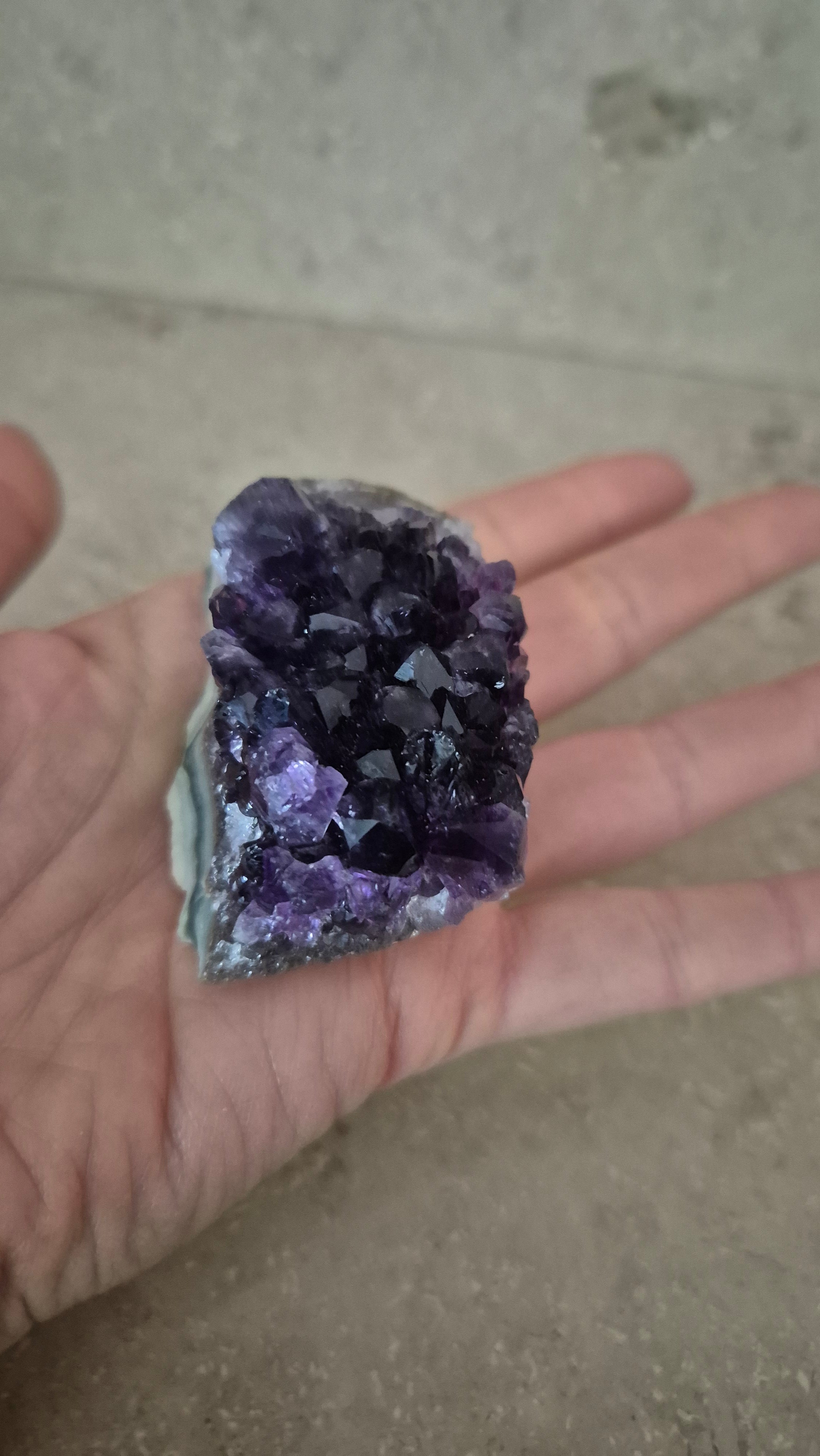 Amethyst-Drusenstück#1 – Extra Qualität mit tiefvioletten Kristallen