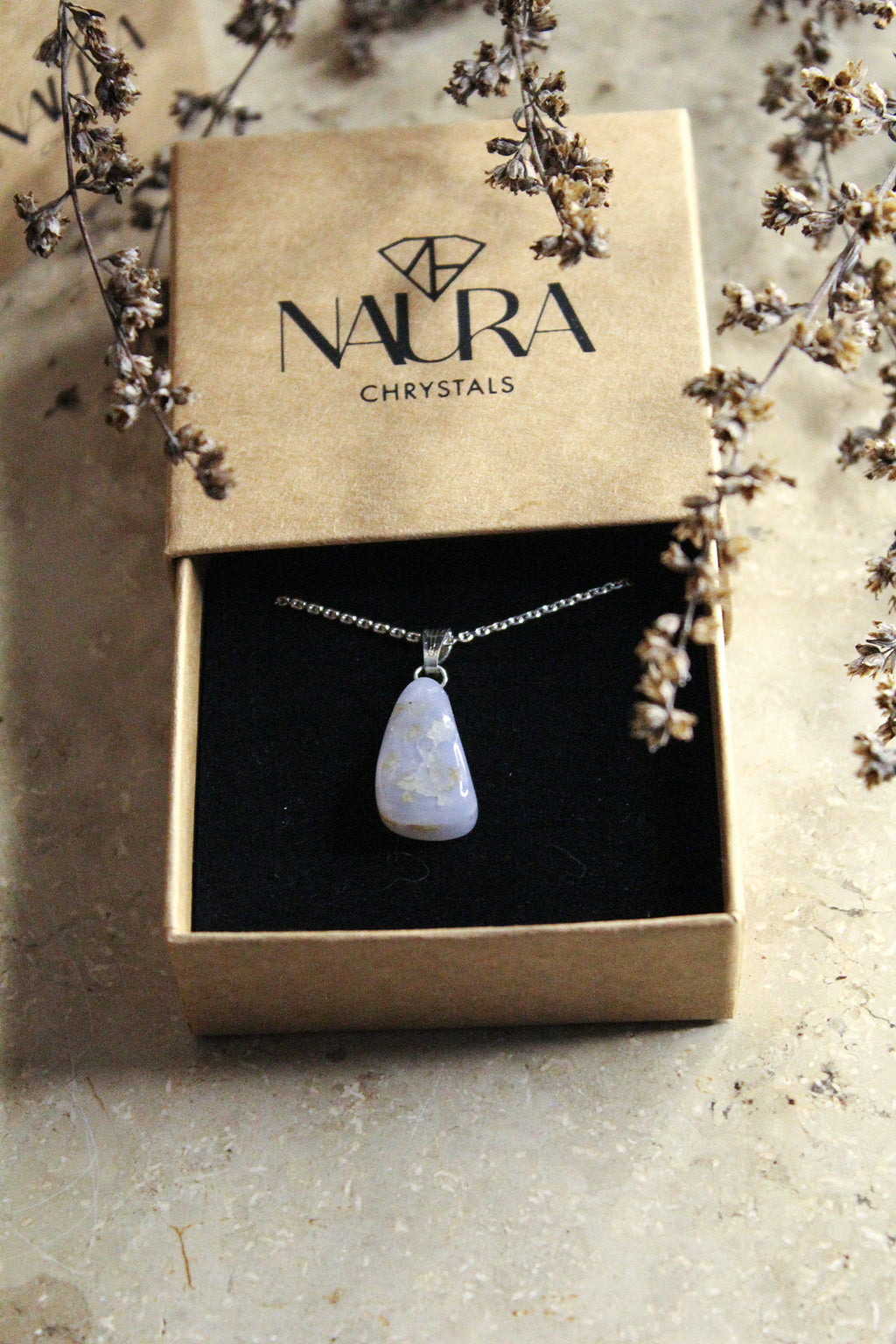 Kette mit Anhänger - Chalcedon Trommelstein