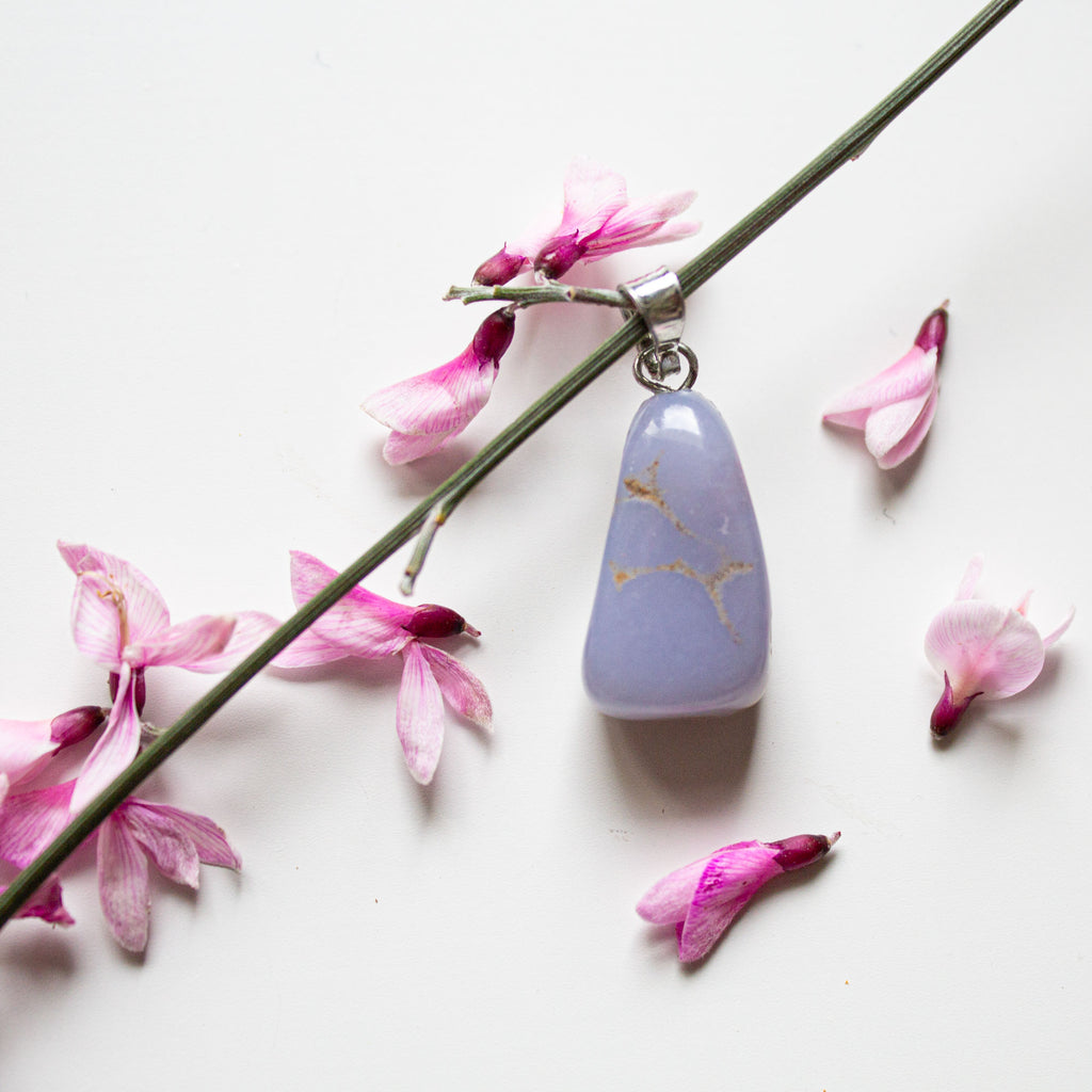 Kette mit Anhänger - Chalcedon Trommelstein