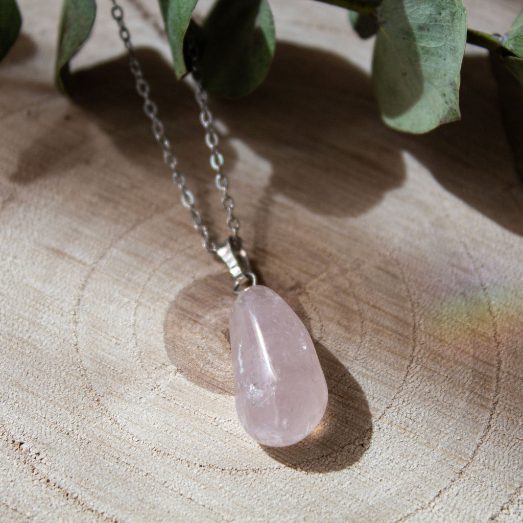 Kette mit Anhänger - Rosenquarz Trommelstein