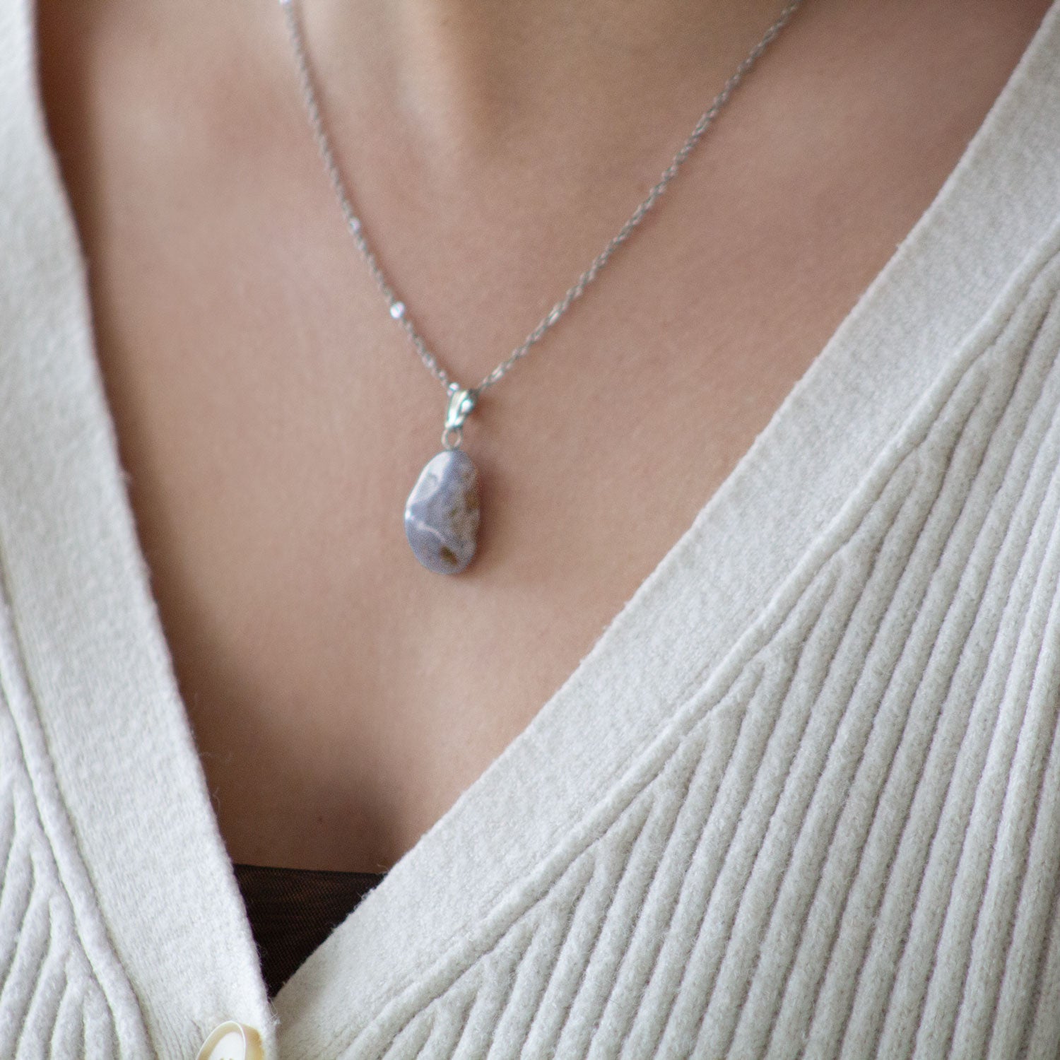 Kette mit Anhänger - Chalcedon Trommelstein