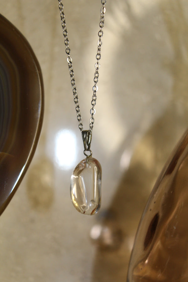 Kette mit Anhänger - Bergkristall Trommelstein