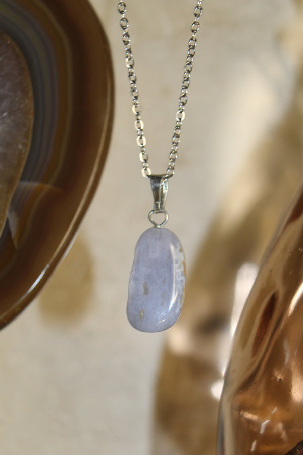Kette mit Anhänger - Chalcedon Trommelstein